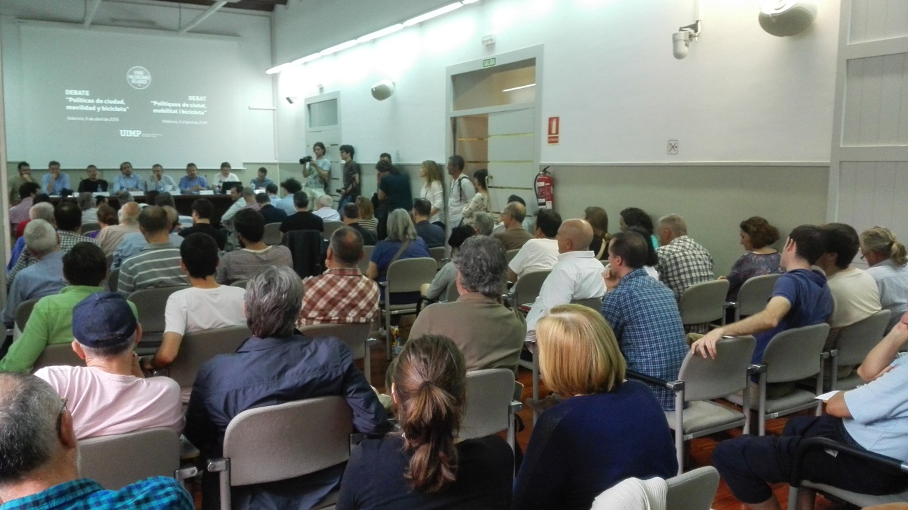 El uso de la bicicleta y la movilidad en Valencia a debate en la UIMP